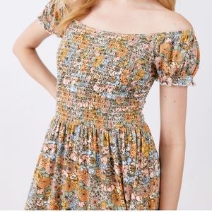 UO Tessie Puff-Sleeved MIDI Dress